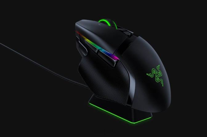 educacion fisica Razer Basilisk Ultimate con base de carga un color 222R35 ratones