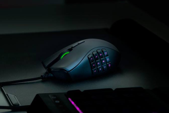 educacion fisica Razer trinidad naga un color 222R48 ratones